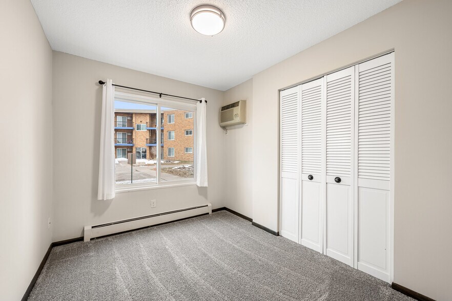 More Photos Of 1800 Larpenteur Ave W, Falcon Heights Apartments For Sale