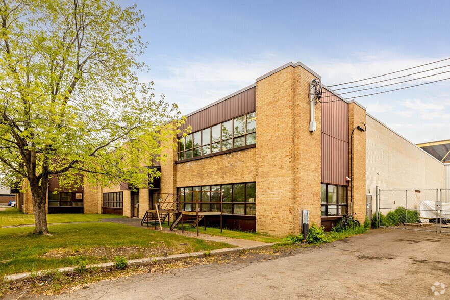 More Photos Of 2000 St De La Métropole, Longueuil Industrial For Sale