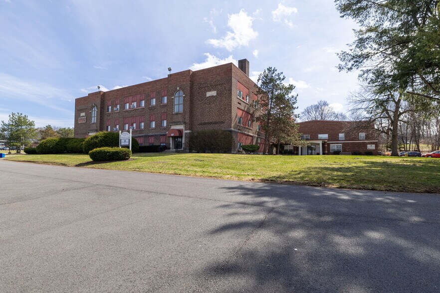 More Photos Of 67 Lyell Ave, Spencerport Office Residential For Lease