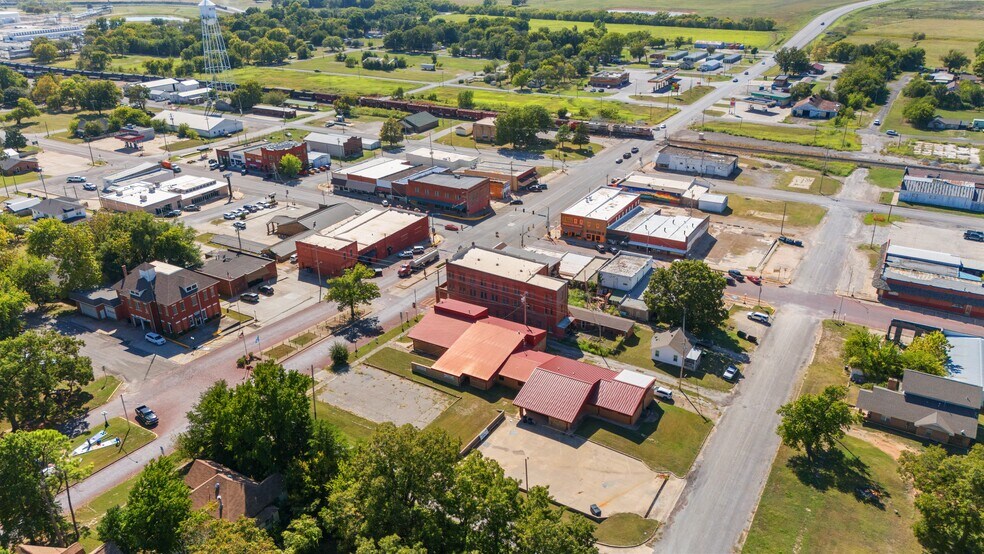 More Photos Of 116 E Robert S Kerr Blvd, Wynnewood Medical For Sale