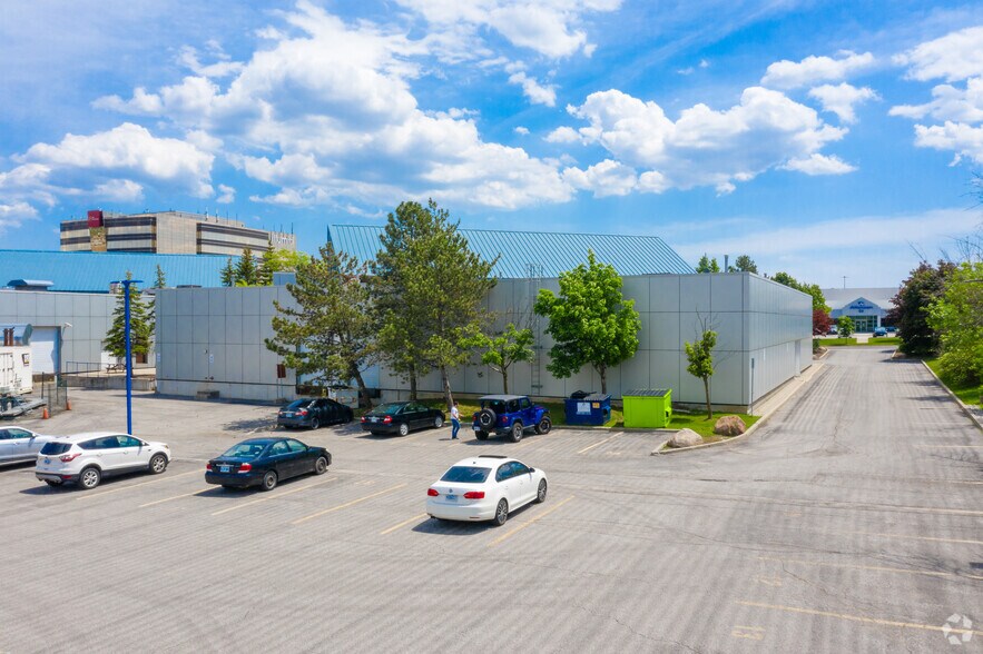 More Photos Of 100 Commerce Valley Dr E, Markham Office For Lease