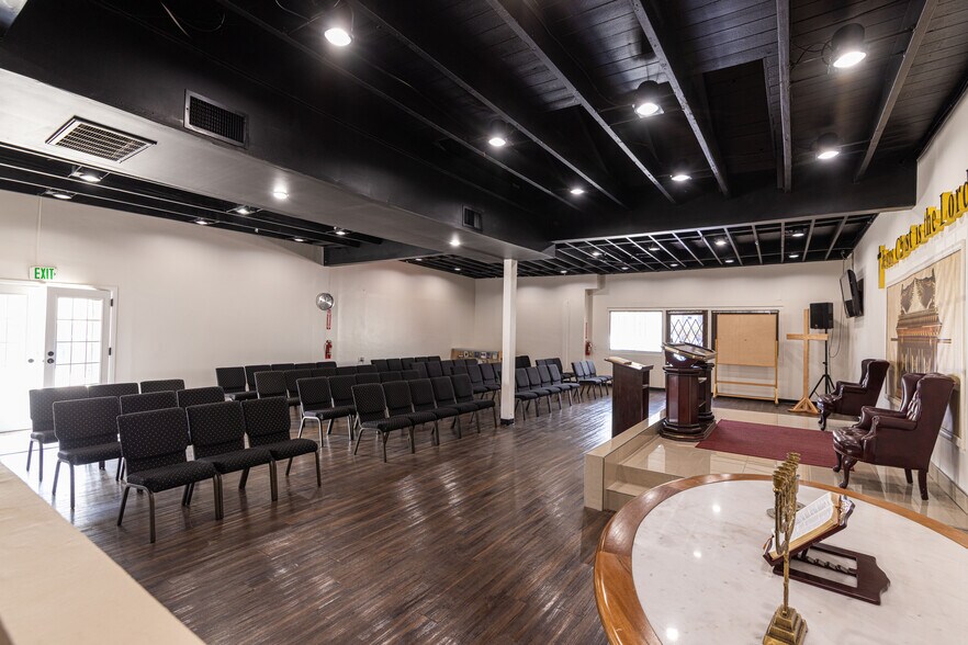 More Photos Of 3912 Eagle Rock Blvd, Los Angeles Office For Lease