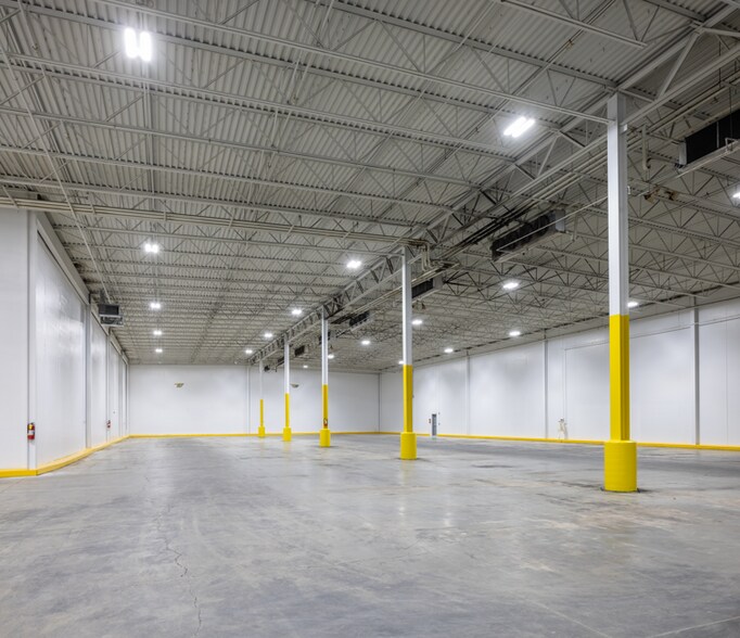 More Photos Of 600 16th St, Carlstadt Distribution For Lease