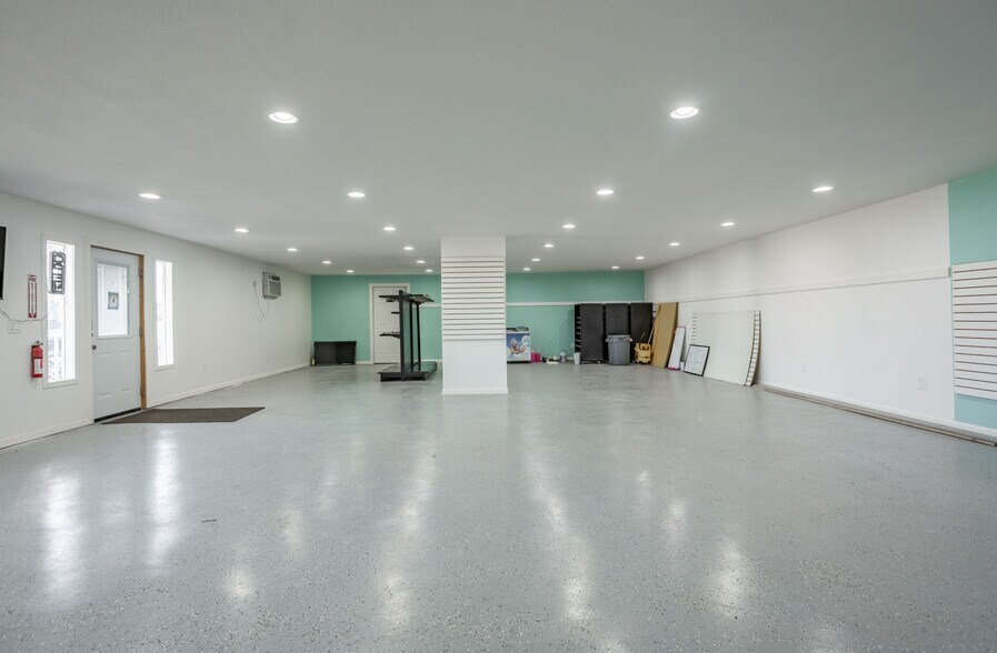 More Photos Of 1903 Mockingbird Rd, Fordland General Retail For Lease