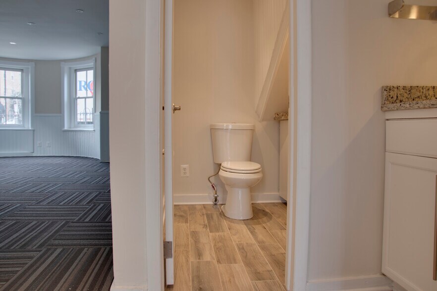 More Photos Of 1821 18th St NW, Washington Storefront Retail Office For Lease