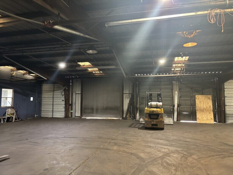 More Photos Of 510 Thatcher St, Saint Louis Truck Terminal For Sale