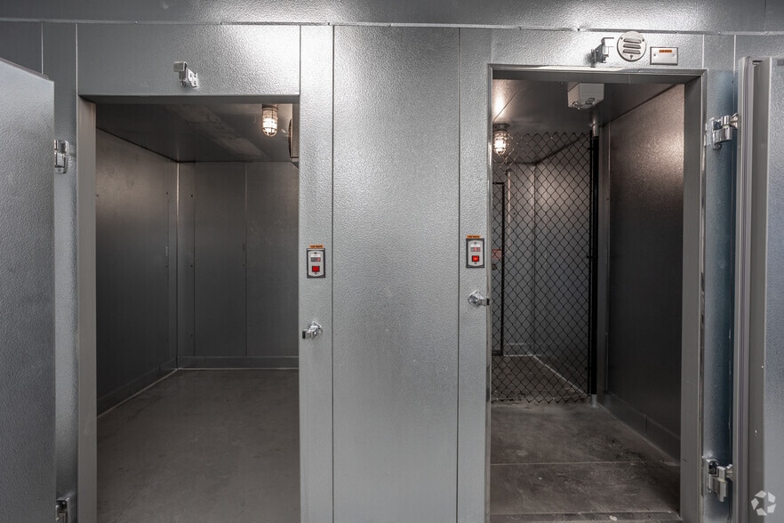 More Photos Of 1499 Regal Row, Dallas Restaurant For Lease