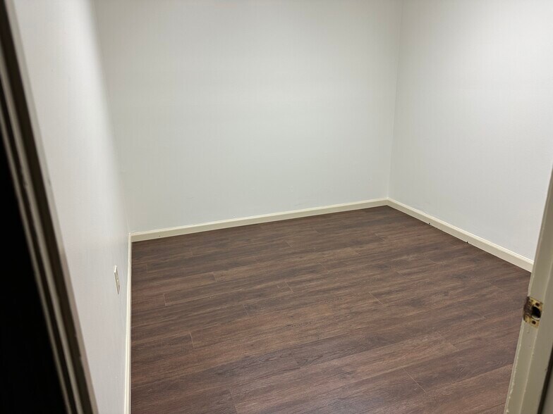 More Photos Of 1750 Costner Dr, Warrington Warehouse For Lease