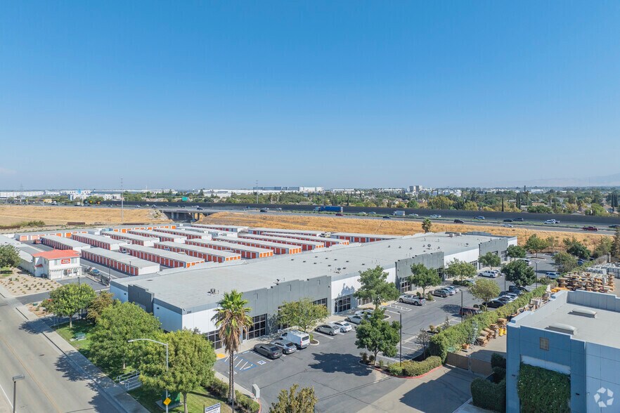 More Photos Of 280 E Larch Rd, Tracy Warehouse For Lease