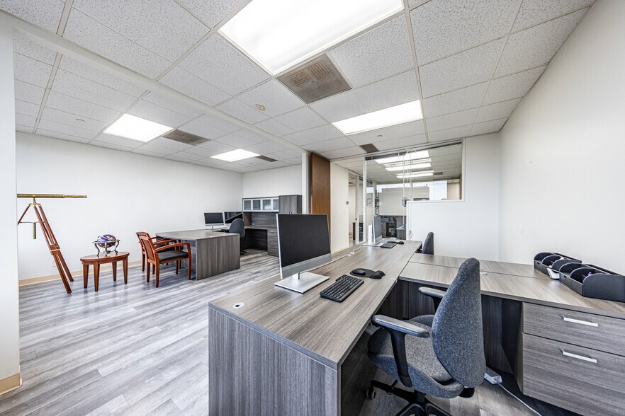 More Photos Of 11777 San Vicente Blvd, Los Angeles Office For Lease