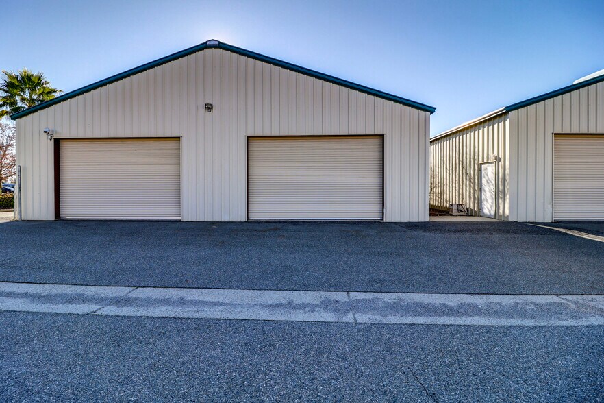 More Photos Of 3075 Crossroads Dr, Redding Light Distribution For Sale