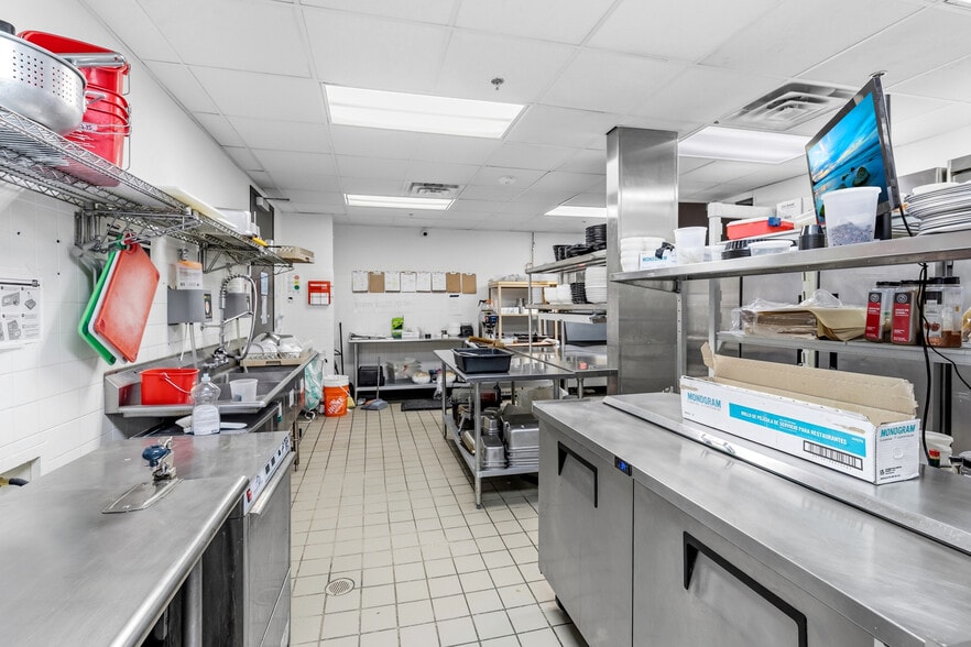 More Photos Of 7807 Creekridge Cir, Bloomington Office For Sale