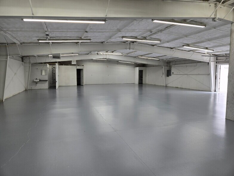 More Photos Of 1655 W Maple St, Mapleton Warehouse For Lease