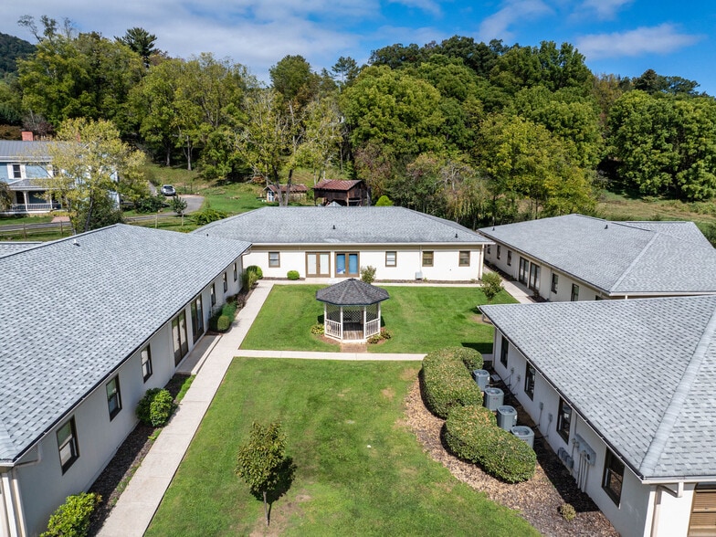 More Photos Of 367-400 Dellwood Rd, Waynesville Medical For Sale