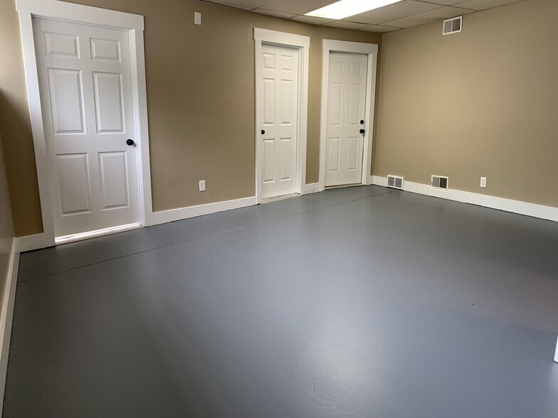 More Photos Of 2284 Quebec Rd, Cincinnati Flex For Lease
