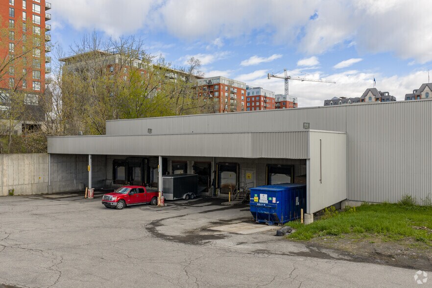 More Photos Of 3100 Boul de l'Assomption, Montréal Manufacturing For Lease