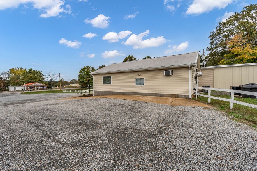 More Photos Of 4842 Highway 100, Lyles Restaurant For Lease