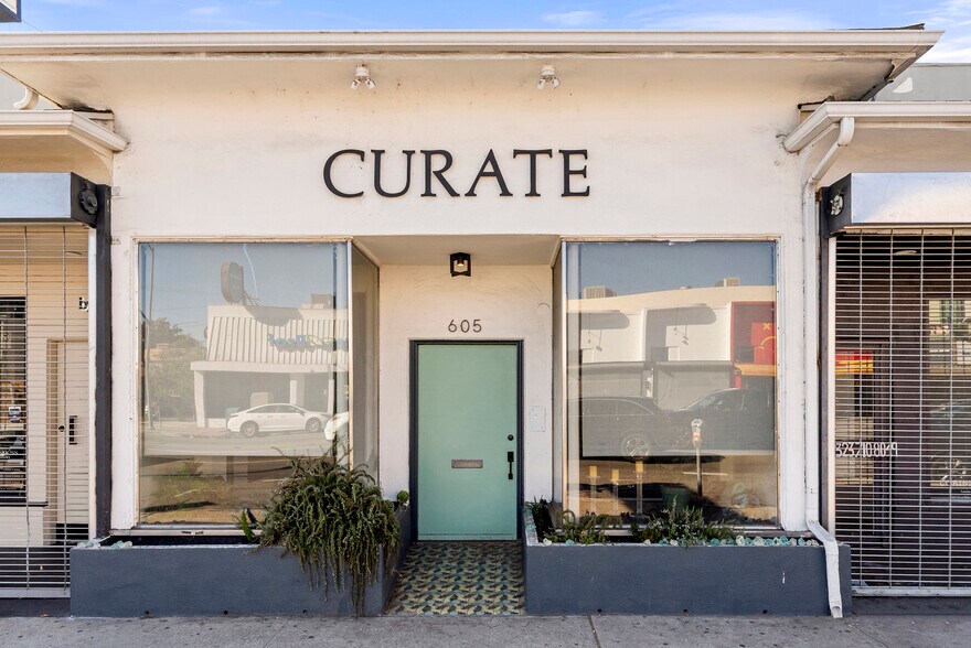 More Photos Of 601 N La Brea Ave, Los Angeles Land For Sale