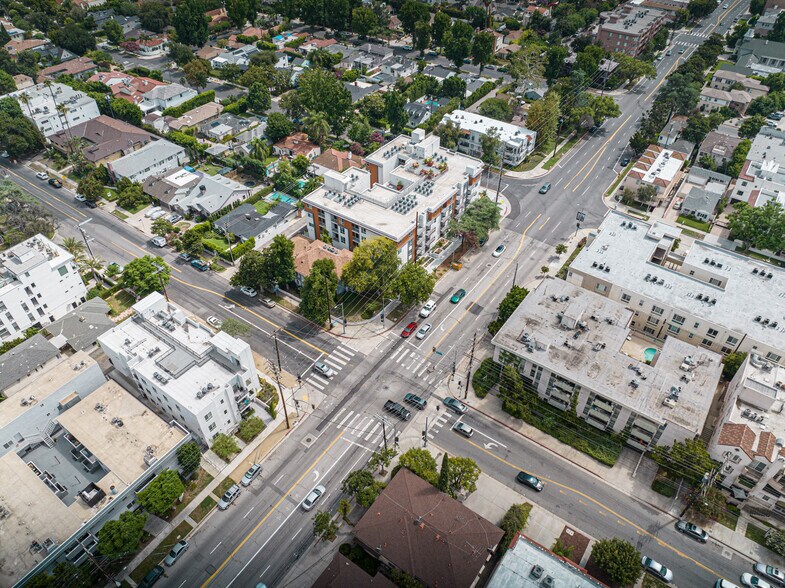 More Photos Of 10555 Bloomfield St, Toluca Lake Apartments For Sale