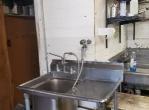 More Photos Of 1861 Youngstown Rd SE, Warren Restaurant For Sale