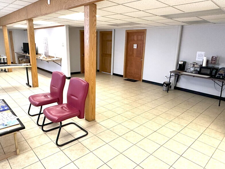 More Photos Of 1947 N Lyford Rd, Rockford Self Storage For Lease