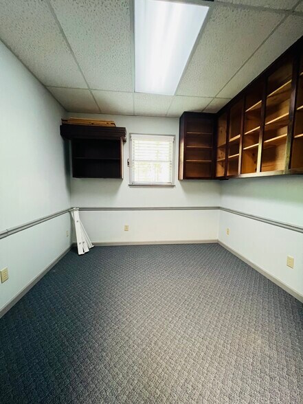 More Photos Of 575 Colonial Park Dr, Roswell Medical For Lease