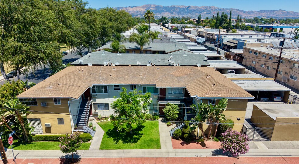 More Photos Of 8000 Owensmouth Ave, Canoga Park Apartments For Sale