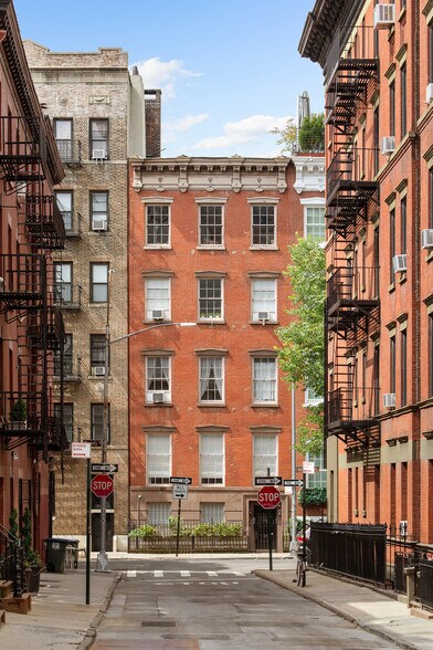 Primary Photo Of 144 Waverly Pl, New York Apartments For Sale