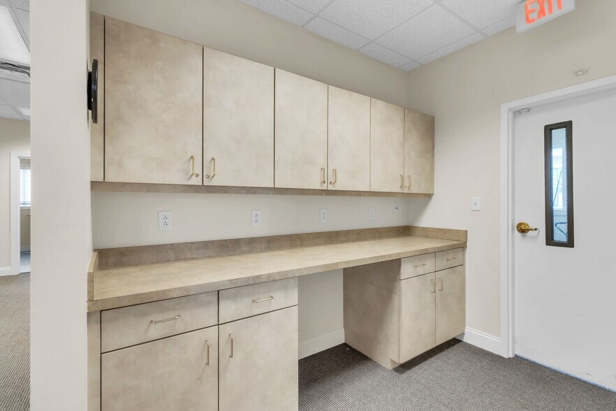 More Photos Of 2035 Valleygate Dr, Fayetteville Medical For Sale