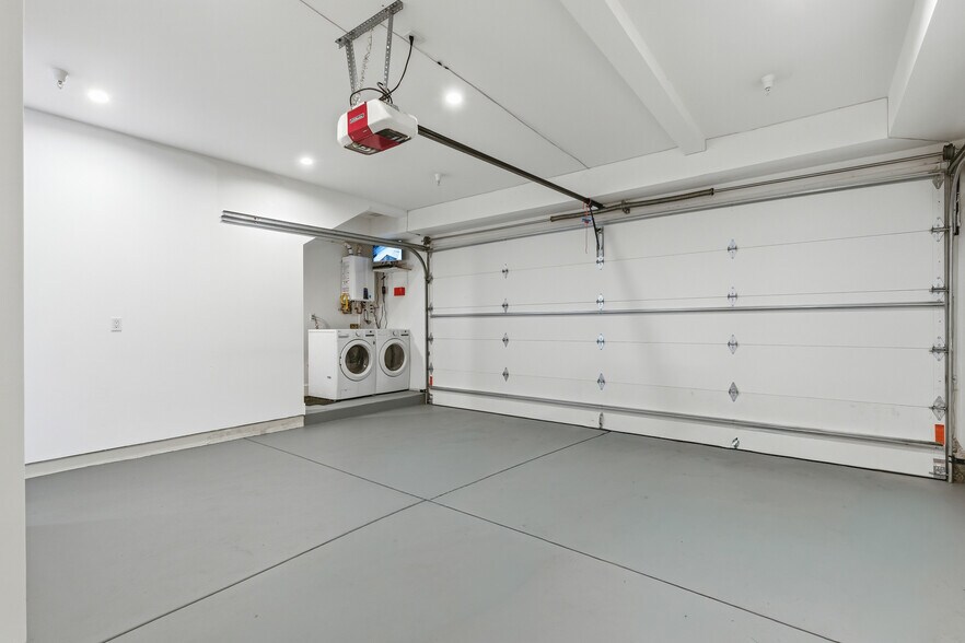 More Photos Of 13822 Oxnard St, Van Nuys Apartments For Sale