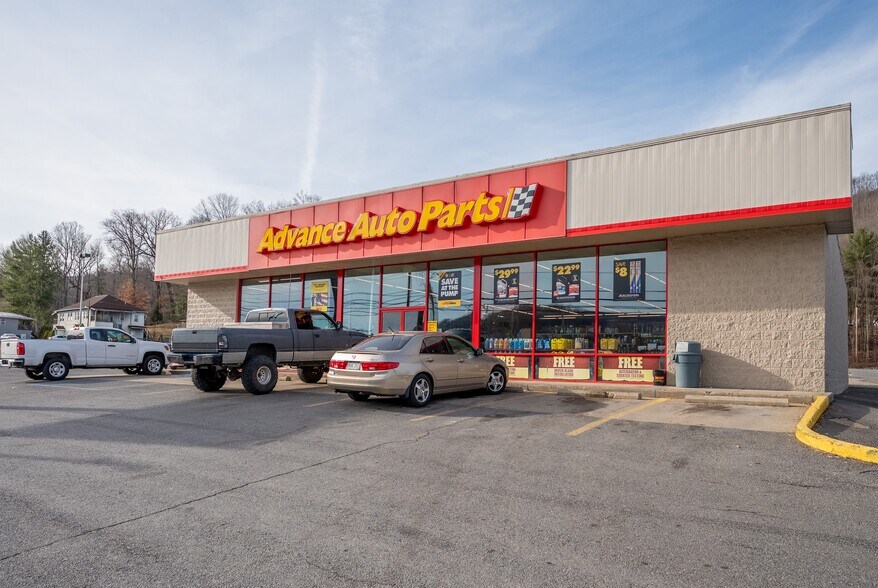 More Photos Of 513 Kanawha Ave, Rainelle Storefront For Lease