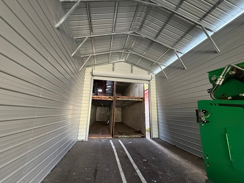 More Photos Of 116 Campbell Ave, Staten Island Warehouse For Lease