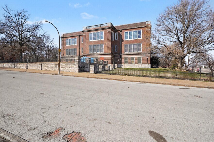 More Photos Of 3821 11th St, Saint Louis Specialty For Sale