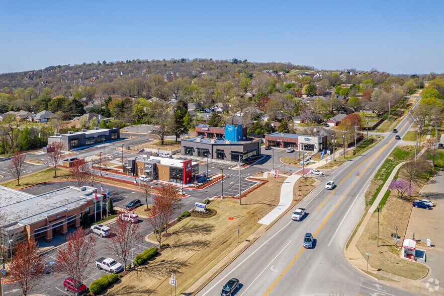 More Photos Of 2649 E Mission Blvd, Fayetteville Office For Lease
