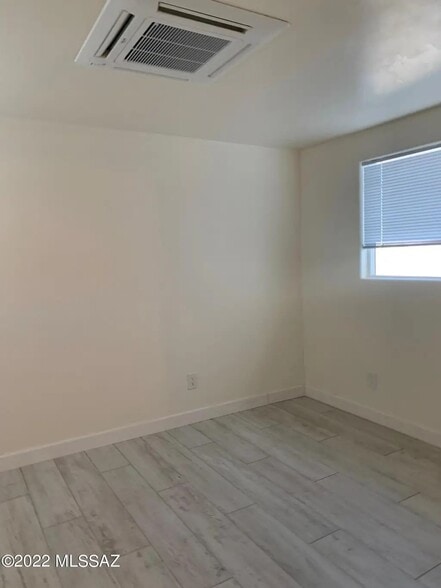 More Photos Of 104 N Center Way, Benson Auto Repair For Sale