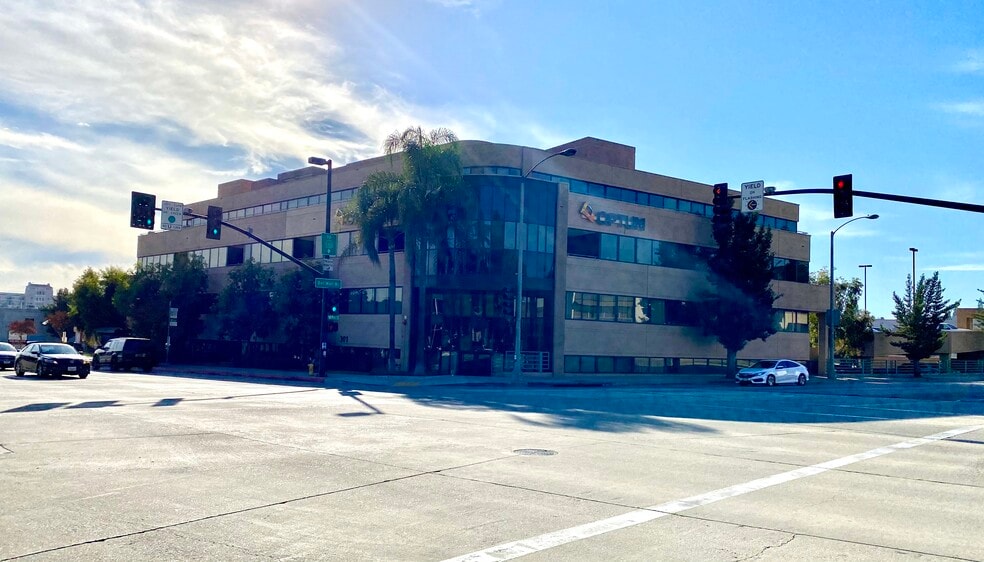 More Photos Of 301 S Fair Oaks Ave, Pasadena Medical For Lease