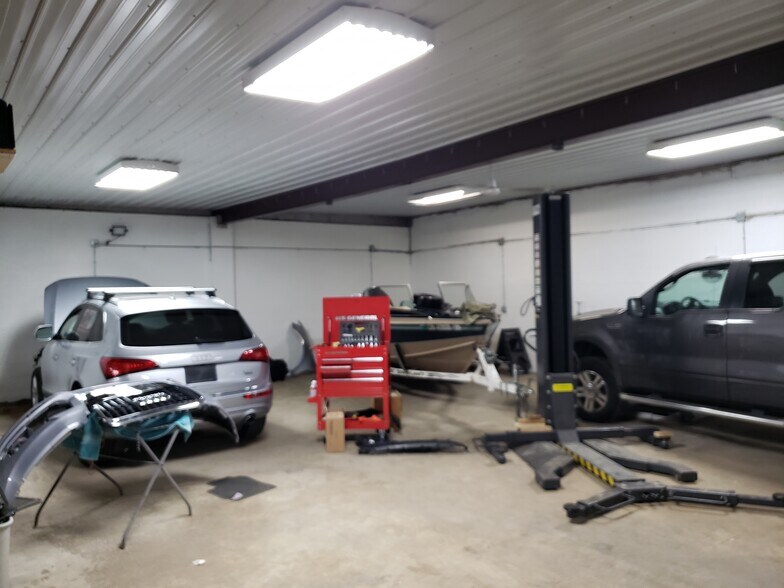 More Photos Of 1114 Valley Rd, Menasha Auto Repair For Sale