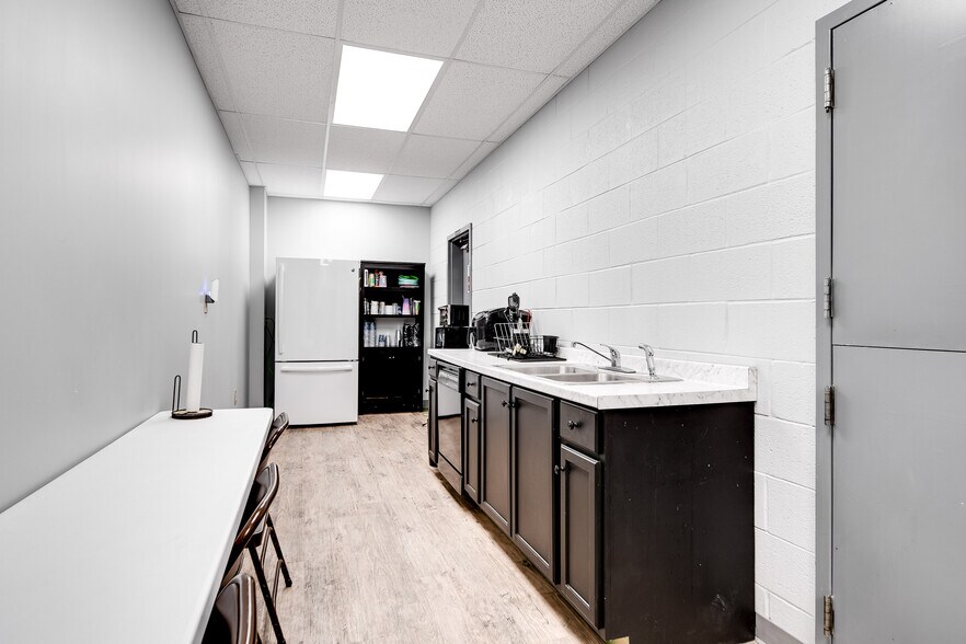 More Photos Of 2204 NW Broad St, Murfreesboro Freestanding For Sale