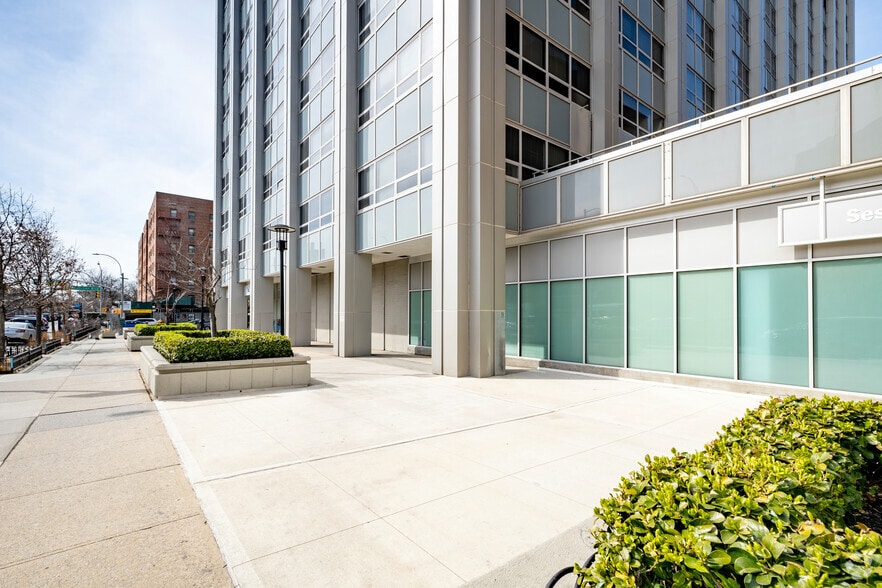More Photos Of 59-17 Junction Blvd, Corona Office For Lease