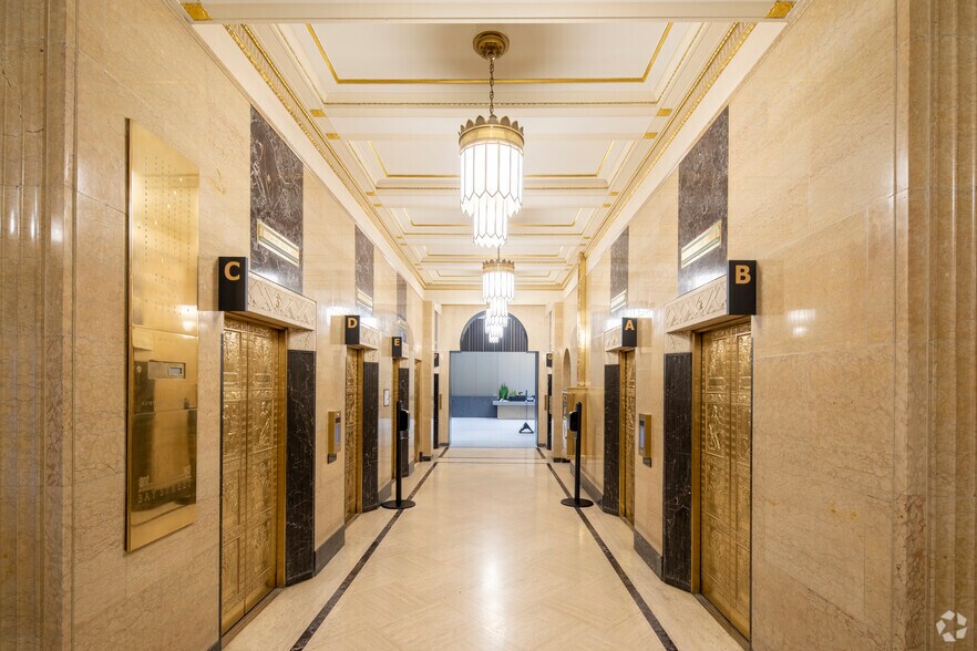 More Photos Of 320 Bay St, Toronto Office For Lease