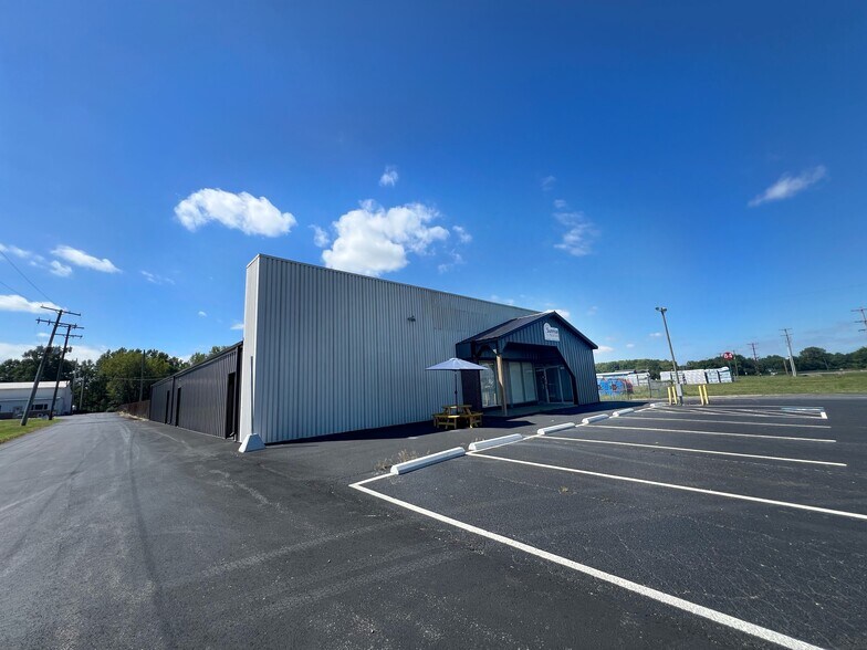 More Photos Of 441 W Broad St, Pataskala Warehouse For Sale