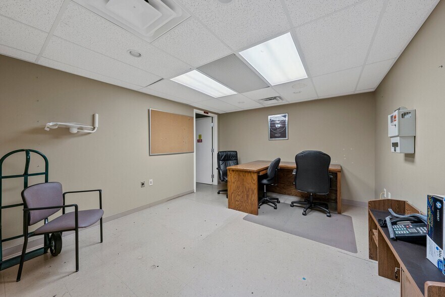 More Photos Of 1004 Glenview Dr, Glasgow Medical For Sale