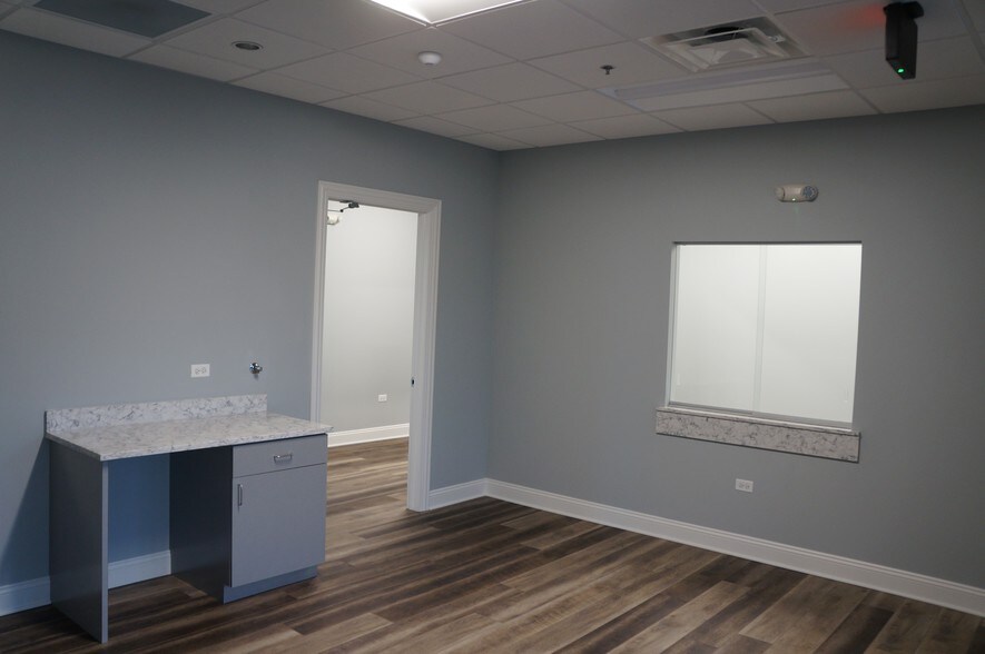 More Photos Of 600 Enterprise Dr, Oak Brook Medical For Lease