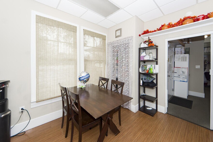More Photos Of 531 Folly Rd, Charleston Medical For Sale