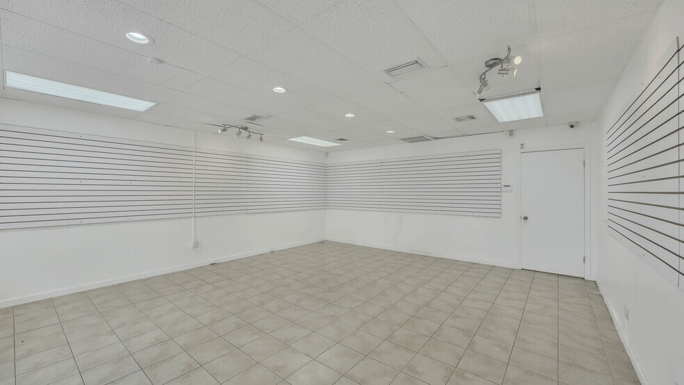 More Photos Of 7600 Wiles Rd, Coral Springs Unknown For Lease