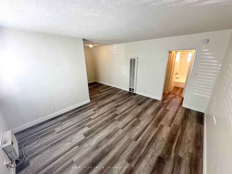 More Photos Of 6400 Camellia Ave, North Hollywood Apartments For Sale
