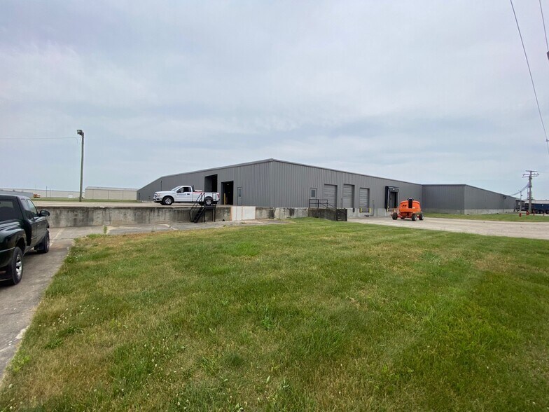 More Photos Of 2200 4th Ave, Seymour Manufacturing For Lease