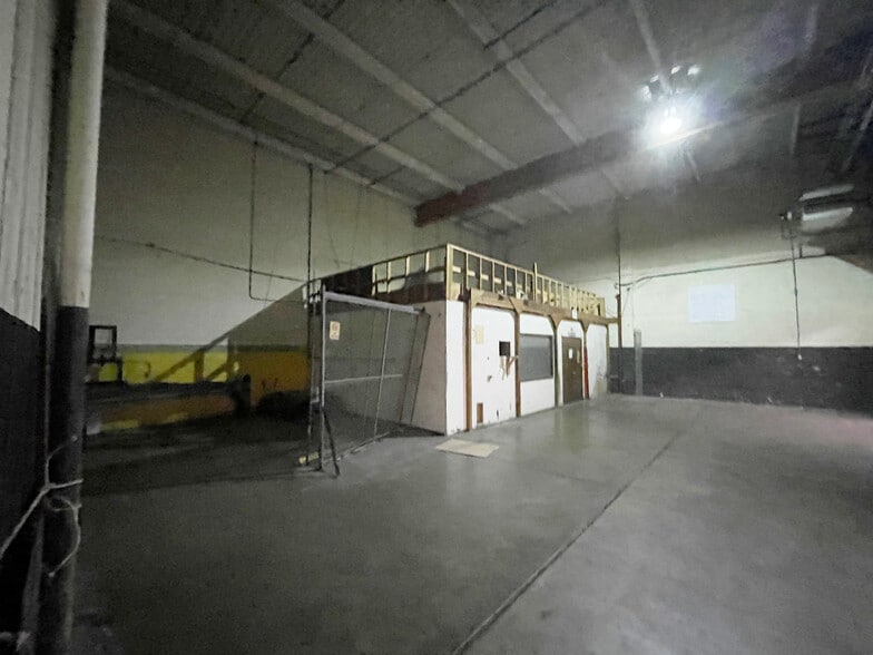 More Photos Of 15012 Edgerton Rd, New Haven Manufacturing For Lease