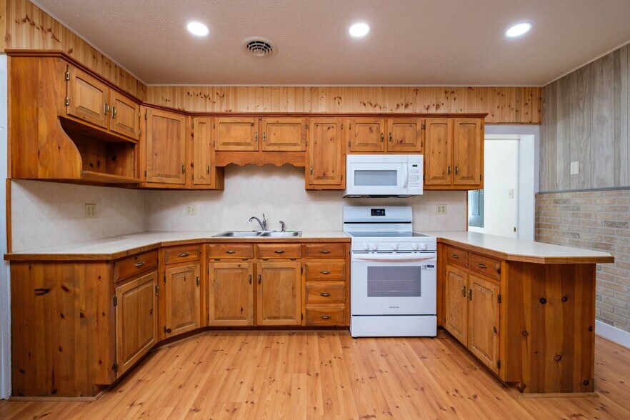 More Photos Of 9604 S Congress St, New Market Office For Sale