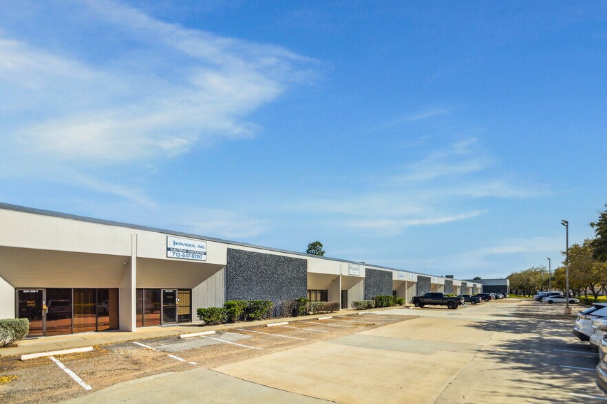 More Photos Of 1656-1660 Townhurst Dr, Houston Warehouse For Lease